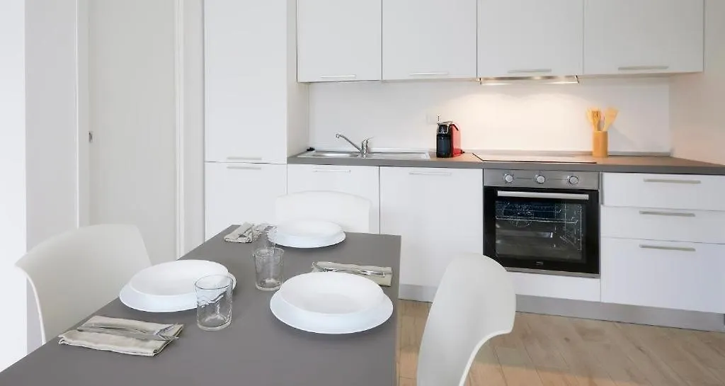 Postumia Joy - Sansiro Stadium - San Carlo Hospital Milan Apartment